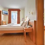 Отель Interalpen Изолачча